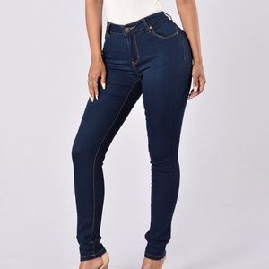 “Booty Everywhere Shaping Denim - Medium Blue”